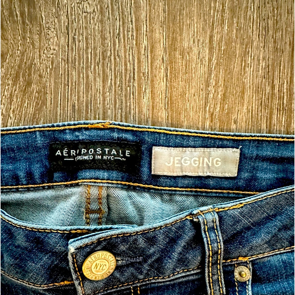 Brand new Aeropostale jegging pants. Size 6